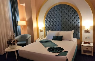 Emperatour-Pars-Hotel-Mashhad