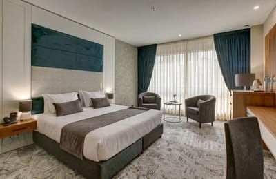 Khorshid Hashtom Hotel