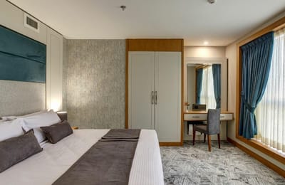 Khorshid Hashtom Hotel