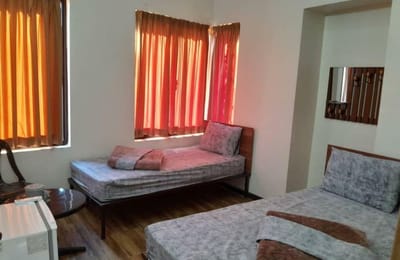 Ferdowsi Inn Hotel Tehran