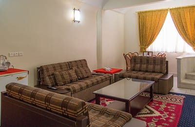 Jahangardi Hotel Bastam