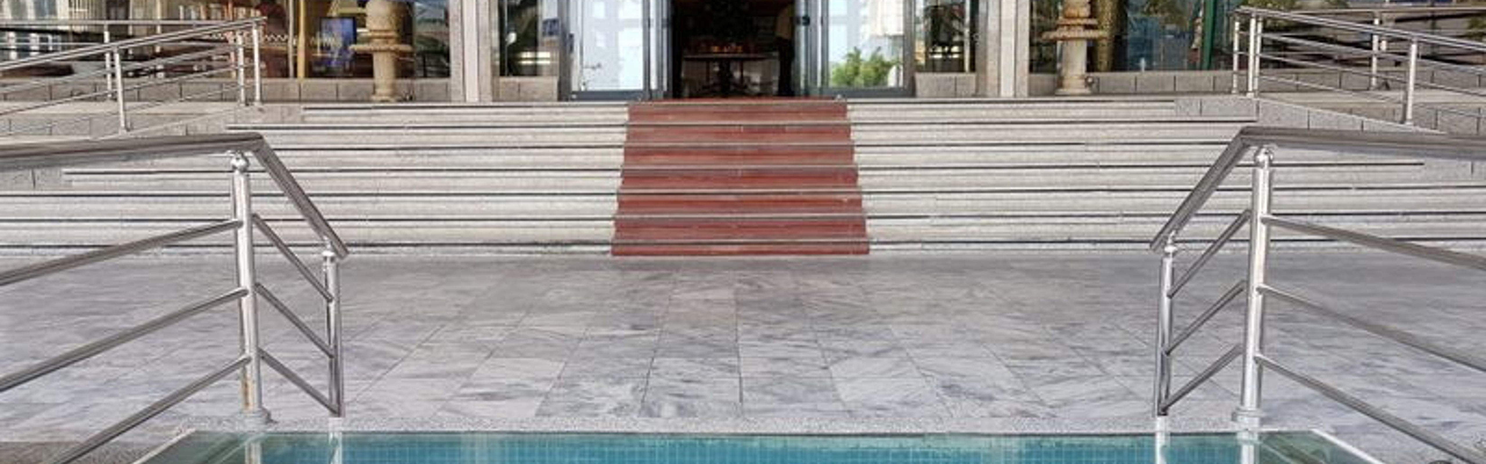 Parmis Hotel Kish