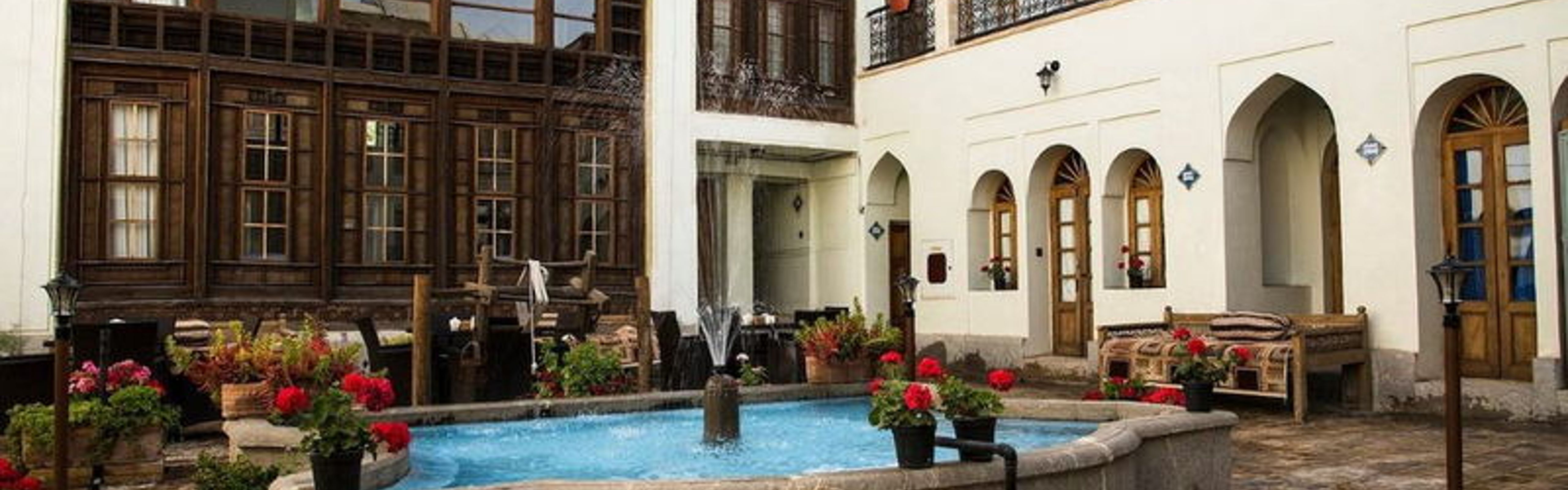 Atigh Traditional Hotel Isfahan