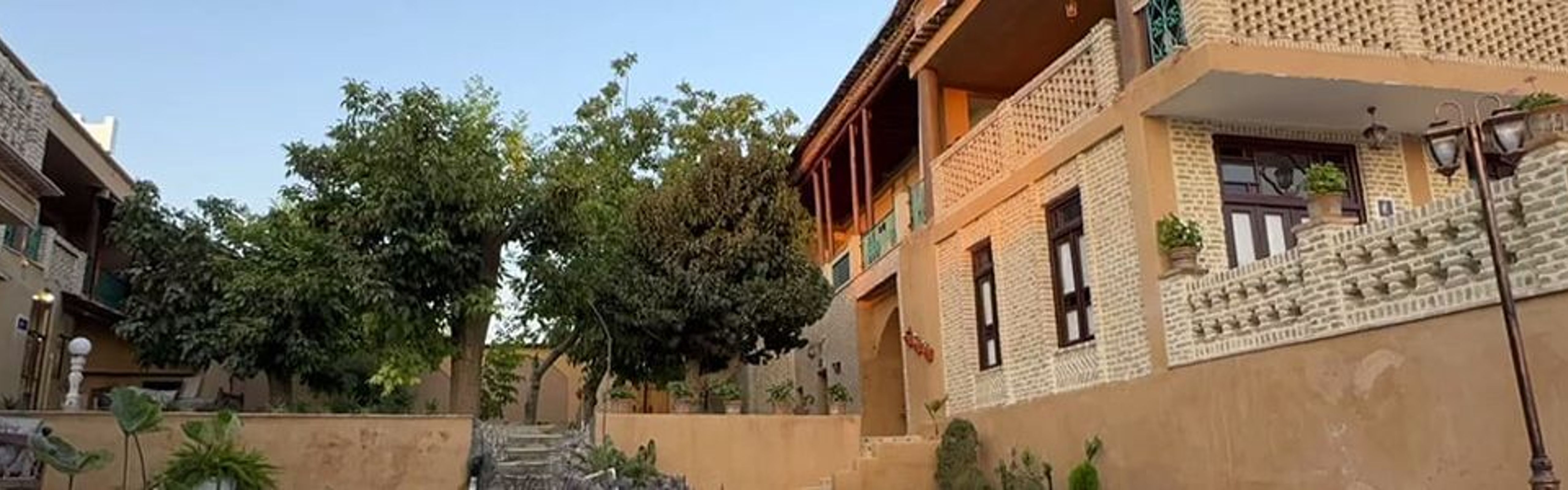 Emarat-e Parizad Eco-Lodge Shahrekord