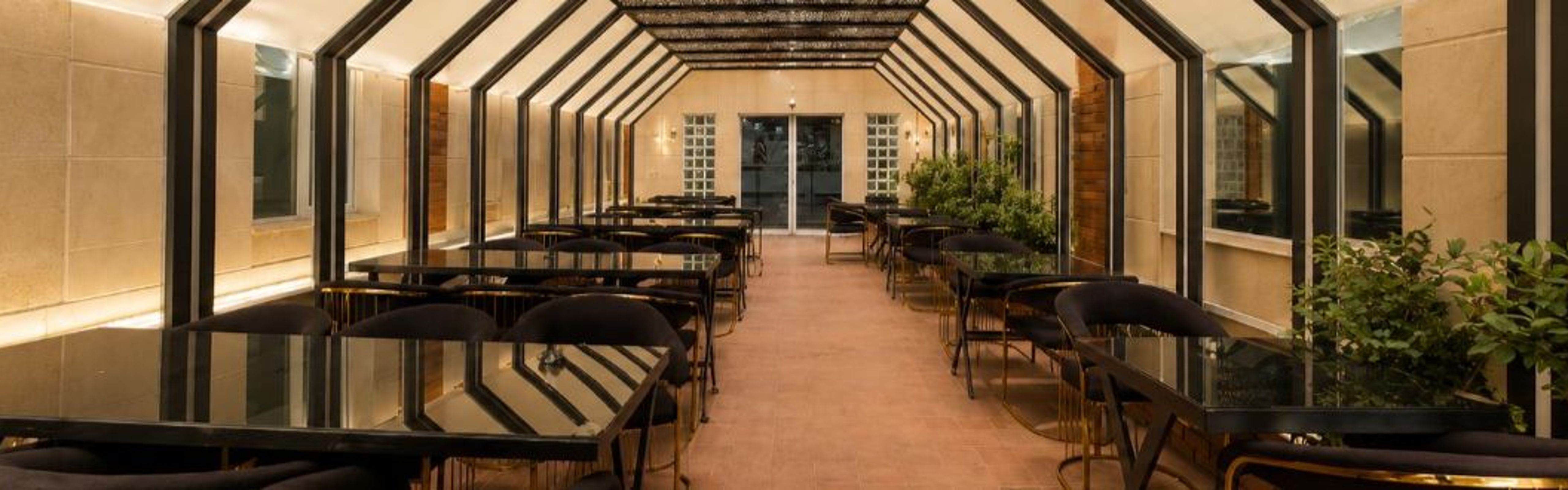 Ziafate Isar Hotel Arak