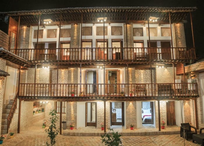 Saray-e Khan Hotel