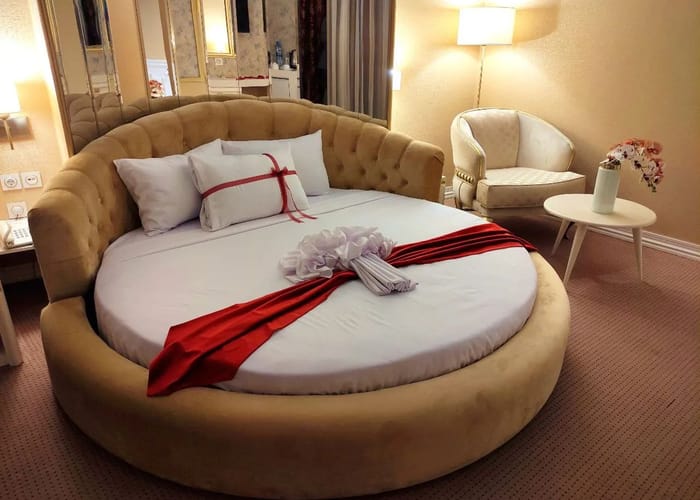 Emperatour-Pars-Hotel-Mashhad