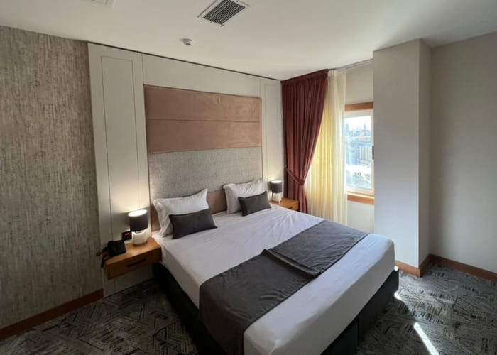 Khorshid Hashtom Hotel