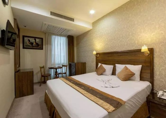 Shaker Hotel