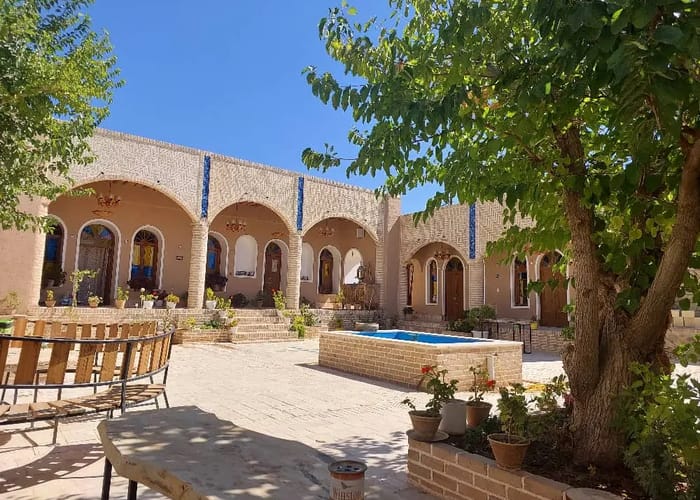 emarat-mohajer-hotel-bastam